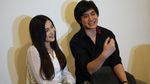 Kevin Aprilio dan Vicy Melanie Pamer Buku Nikah