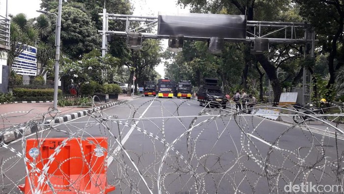 Lalin Arah Istana Ditutup Imbas Demo, Barracuda-Water Cannon Siaga