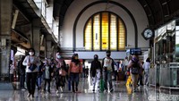 Kebanyakan warga berlibur bersama keluarganya.