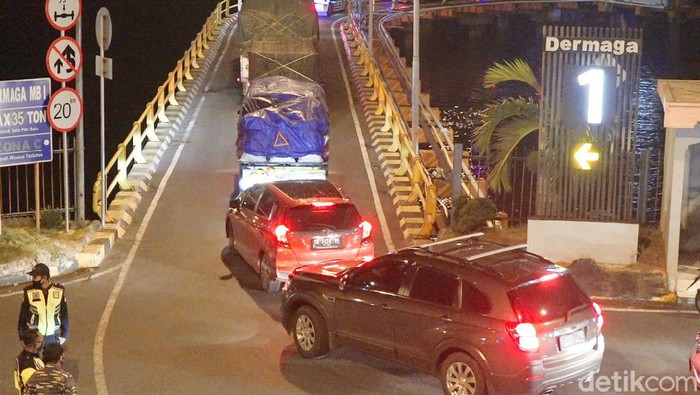 Long Weekend Kendaraan Mulai Berdatangan, ASDP Ketapang Siagakan 52 Kapal