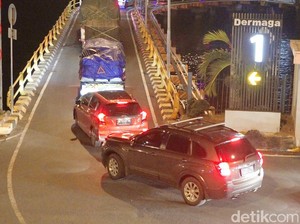Long Weekend, Kendaraan di Pelabuhan Ketapang Mulai Berdatangan Sejak Semalam