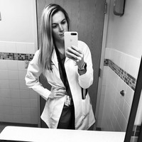 Di media sosial, dokter Medina sering menginspirasi para wanita untuk meraih mimpi mereka dalam dunia medis. Tapi belakangan ia sering mendapat komentar dari orang-orang yang mengenai wajah cantiknya. Foto: Instagram @drculver