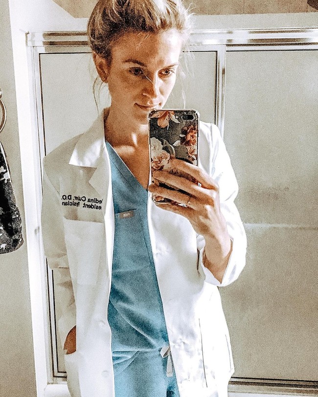 Dalam berbagai postingannya yang lain, dokter cantik itu juga sering menulis kalimat-kalimat yang memotivasi dan memberdayakan sesama wanita. Tapi sayangnya ia malah mendapat komentar tidak menyenangkan. Foto: Instagram @drculver