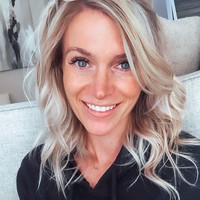 Wanita itu pernah dibilang egois, arogan, membuang waktu, dibenci suaminya, bodoh, hingga harusnya hanya patuh pada pria. Sejak aku mulai mengunggah banyak hal tentang pemberdayaan wanita, koentar-komentar orang mengenai wanita membuatku merasa kurang berdaya,  Foto: Instagram @drculver