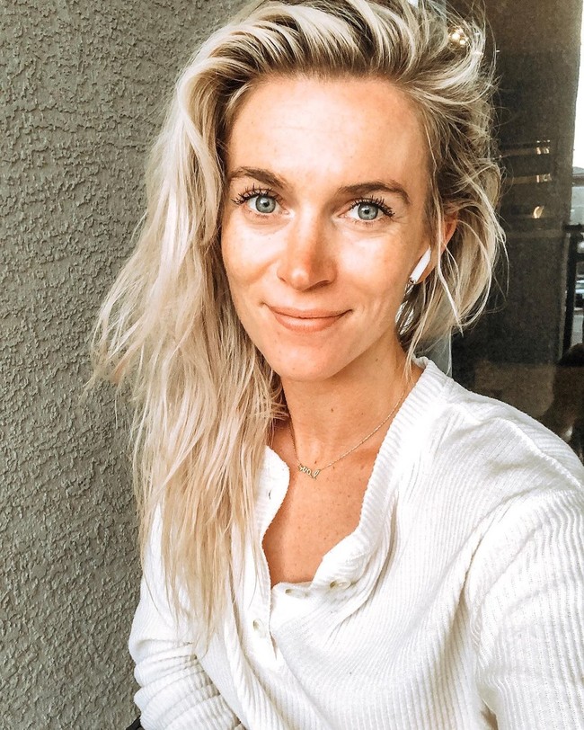 Dr Medina Culver adalah seorang dokter asal AS yang punya banyak follower di Instagram dan TikTok. Baru-baru ini, Medina menanggapi sebuah komentar menyinggung mengenai penampilannya yang jadi viral. Foto: Instagram @drculver