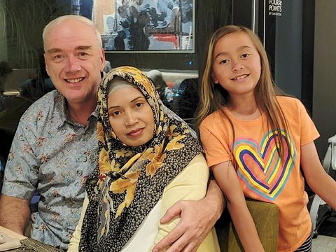 Nikmatul Rosidah yang bekerja sebagai seorang TKW berhasil memikat hati pria asal Canada, Paul Dobson