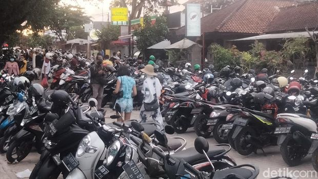 Pantai Sanur di Bali pada hari pertama cuti bersama, Rabu (28/11/2020).