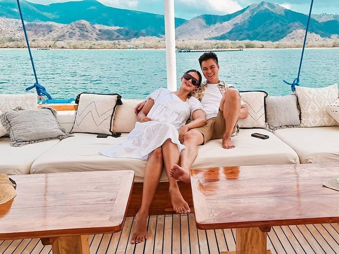 Paula Verhoeven dan Baim Wong liburan ke Pulau Komodo