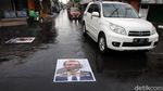 Poster Presiden Prancis Emmanuel Macron Terlindas di Yogyakarta