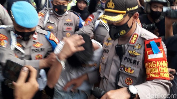Remaja diduga copet diamankan di kawasan Patung Kuda, Jakarta.