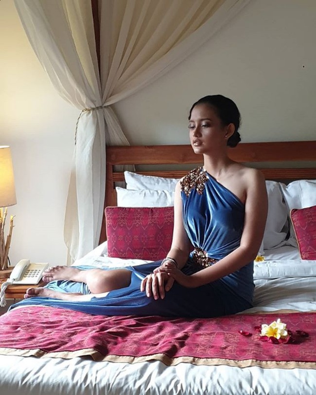 Selama pacaran dengan Azriel Hermansyah, Sarah Menzel mengaku berubah. Cewek blasteran Jerman itu lebih memperhatikan pakaian dan sikap. Foto: Instagram/@luhde_menzel