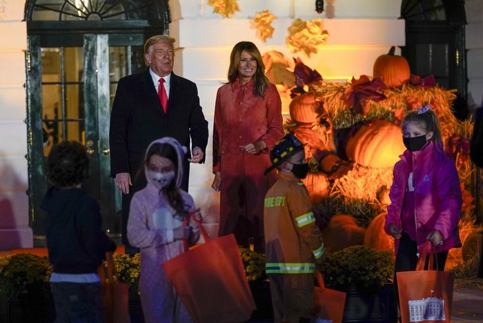 Sembuh dari Corona, Donald Trump Rayakan Halloween Bareng Anak-anak