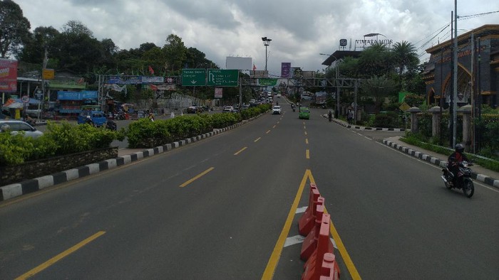 Situasi arus lalu lintas di dua ruas jalan Bogor-Puncak