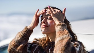 6 Cara Reapply Sunscreen Saat Mudik, Makeup Tetap Rapi