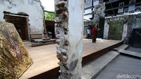 Selain Sosiawan Leak, pembacaan puisi juga dilakukan oleh sejumlah seniman.
