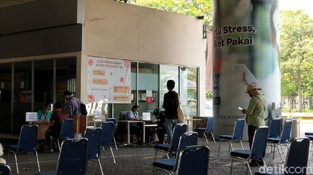 Stasiun Gambir Sepi di Hari Pertama Cuti Bersama