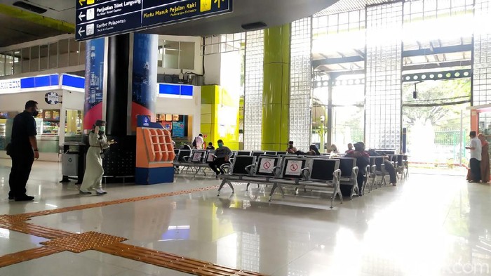 Stasiun Gambir Sepi di Hari Pertama Cuti Bersama