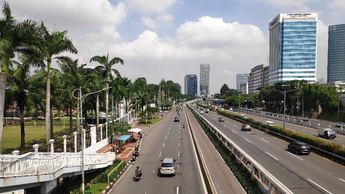 Suasana di Jalan Gatot Subroto, Jakarta Pusat jelang rencana demo mahasiswa, Rabu (28/10/2020).