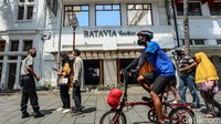 Selain itu, PSBB pun membuat kawasan ini semakin sepi.