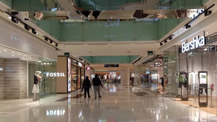 Suasana Mal di Jakarta Pusat hari pertama cuti bersama