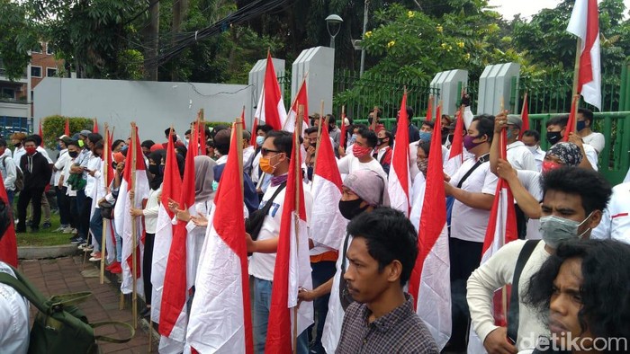 Sumpah Pemuda, Massa Bawa Bendera Merah Putih Kumpul di Tugu Proklamasi