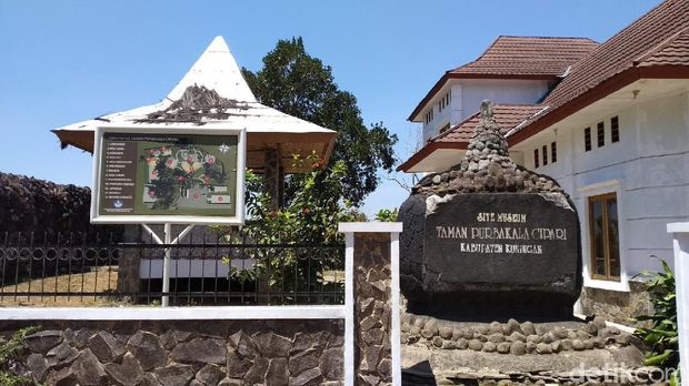 Taman Purbakala Cipari Taman Purbakala Cipari di Kuningan, Jabar