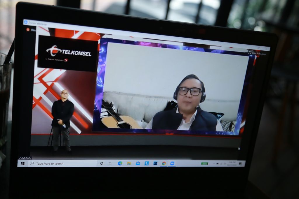 Memaknai Hari Sumpah Pemuda, Telkomsel menghadirkan program Digital Creative Millennials 2020 untuk mendorong transformasi pelaku Usaha Mikro Kecil Menengah (UMKM).