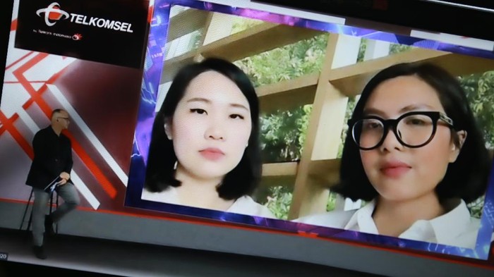 Memaknai Hari Sumpah Pemuda, Telkomsel menghadirkan program Digital Creative Millennials 2020 untuk mendorong transformasi pelaku Usaha Mikro Kecil Menengah (UMKM).