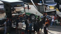 Beberapa dari warga memilih untuk pulang kampung selama libur panjang.