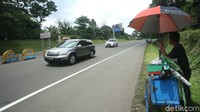 Sistem satu arah (one way) di kawasan Puncak, Kabupaten Bogor, Jawa Barat, untuk mengurai kemacetan libur panjang akhir bulan ini selesai dilakukan. Lalu lintas saat ini kembali normal.