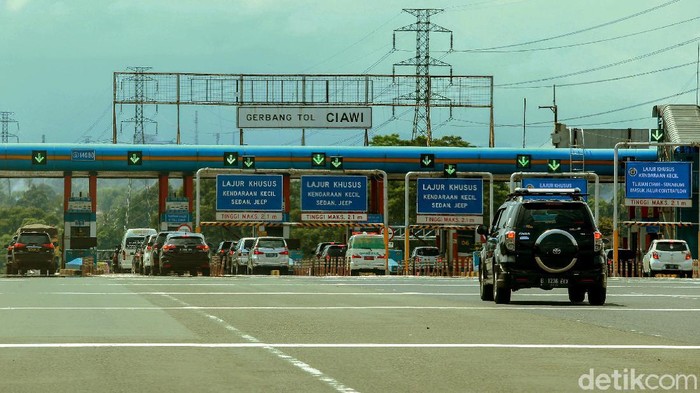Tol Jagorawi Arah Puncak Ramai Lancar Suasana jalanan Jakarta-Bogor pagi hari ini, hari pertama cuti bersama, terasa ramai lancar. Tiada kemacetan di sepanjang Tol Dalam Kota-Jagorawi.