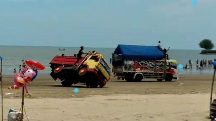 viral balapan truk di pantai