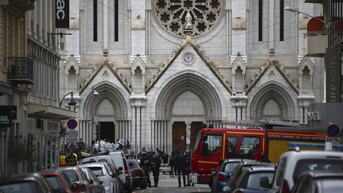 Aksi penusukan terjadi di sebuah gereja di Kota Nice, Prancis, menewaskan tiga orang. Aksi itu terjadi di area gereja basilika Notre-Dame.