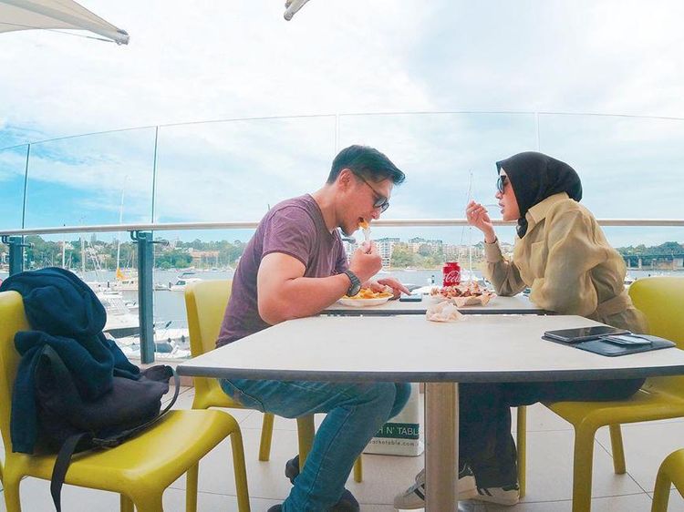 Romantisnya Arie Untung dan Fenita Arie Saat Makan Bareng