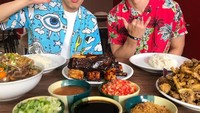 Lagu coverannya menjadi viral hingga membuat Asyraf Jamal diundang di acara-acara televisi. Mulai dari Brownies hingga Rumpi di Trans TV. Foto: Instagram @asyrafjamall