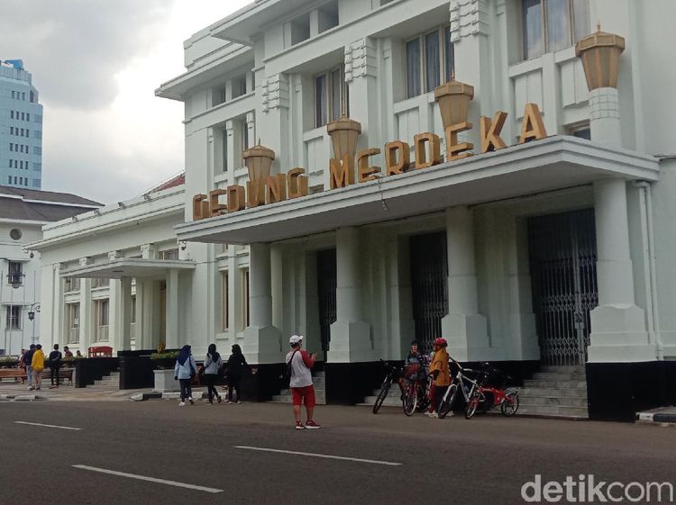 Potret Jalan Asia Afrika Bandung di Momen Maulid Nabi