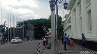 Sisi kiri Gedung Merdeka yang juga populer untuk spot foto wisatawan (Wisma Putra/detikTravel)