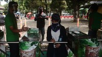 Taman Margasatwa Ragunan Jakarta jadi tempat warga Jakarta dan sekitarnya mengisi libur panjang ini.