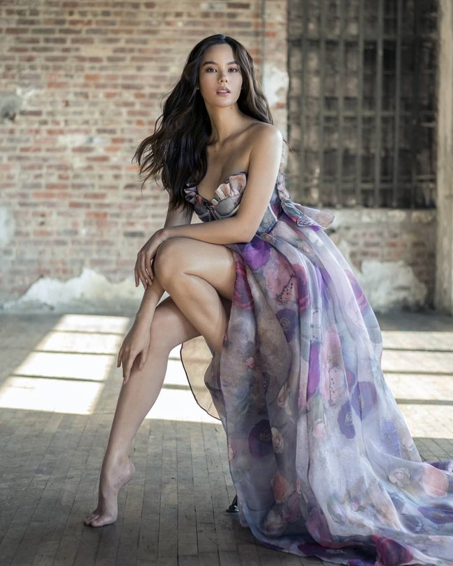 “Saya menerima ratusan komentar, mungkin kebanyakan dalam bahasa asing yang tidak saya mengerti, hanya menunjuk tentang tubuh saya. Beberapa komentar menyebut saya tidak pantas menang karena saya tidak cukup bekerja keras menjaga tubuh,” katanya. Foto: dok. Instagram @catriona_gray