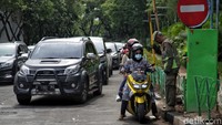 Saat ini Ancol membuka dua gerbang yaitu pintu Timur dan Carnaval guna mengantisipasi lonjakan pengunjung saat libur panjang.