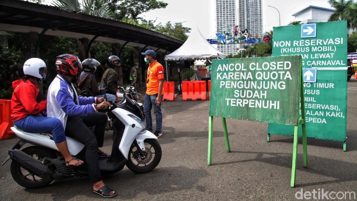 Cegah Kepadatan Pengunjung, Ancol Terapkan Sistem Buka Tutup Di momen libur panjang seperti saat ini pihak Ancol terapkan sistem buka tutup. Hal itu dilakukan guna mencegah kepadatan pengunjung.