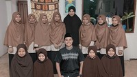 Dia mengungkapkan bahwa Gus Miftah adalah sosok yang memberikan bimbingan kepadanya dalam proses mualaf. (Foto: dok. Instagram @dj_kattybutterfly36)