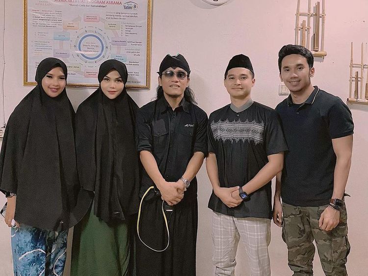 Potret DJ Butterfly yang Kini Mualaf