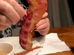 Hati-hati Terkecoh, Lihat Dua Kali Gambar Ini Biar Lebih Jelas