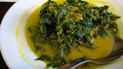 Gulai Daun Singkong Khas Rumah Makan Padang