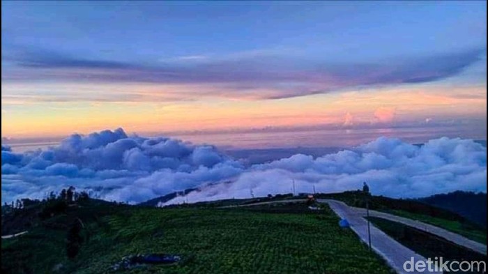 Potret Jalan Atas Awan Sigemplong Batang saat cuti bersama Oktober 2020.