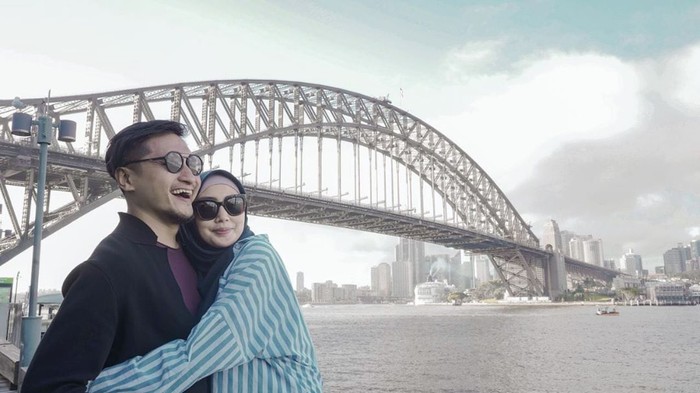 Kemesraan Arie Untung dan Fenita Arie usai Hijrah Kemesraan Arie Untung dan Fenita Arie usai Hijrah