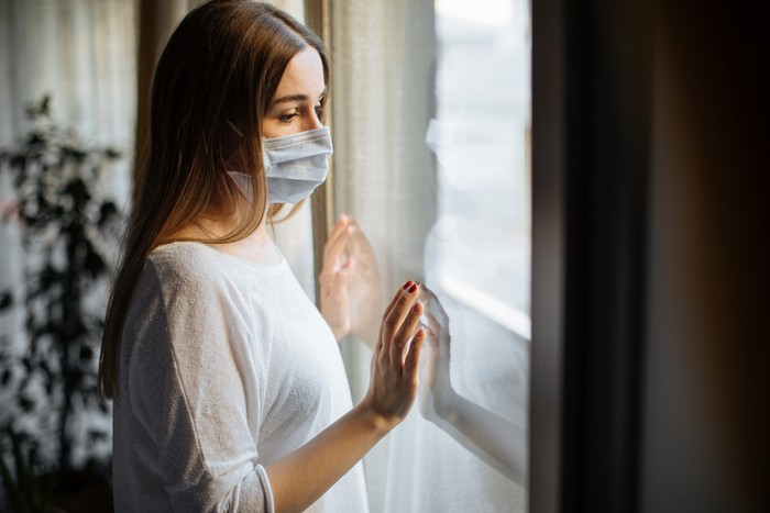 kesehatan mental Woman in isolation at home for virus outbreak