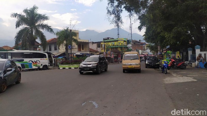 Kondisi lalin di Garut saat libur cuti bersama.