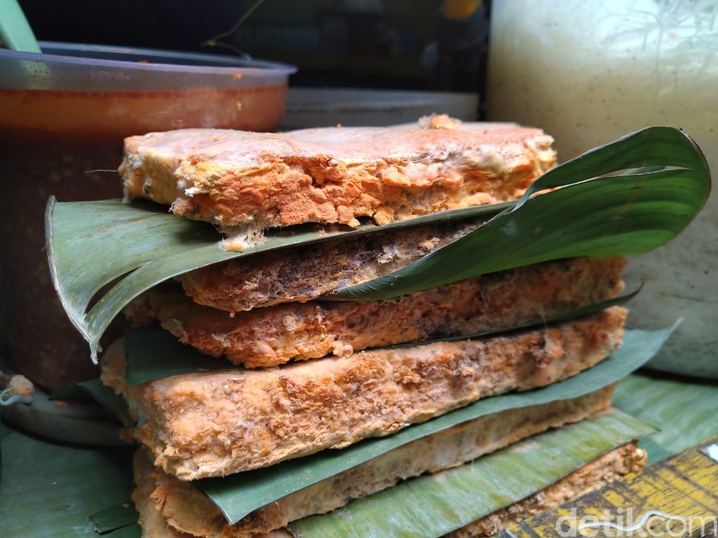 Laksa Bogor Punya Kuah Kental dan Pakai Oncom Merah
